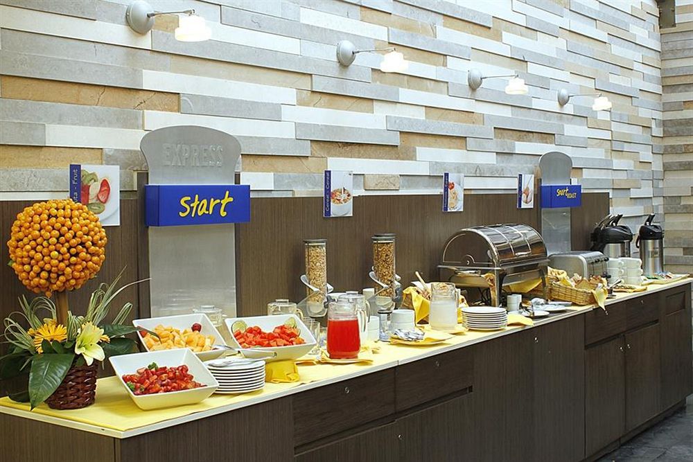 Holiday Inn Express Bogota - Parque La 93 By Ihg Restaurant foto